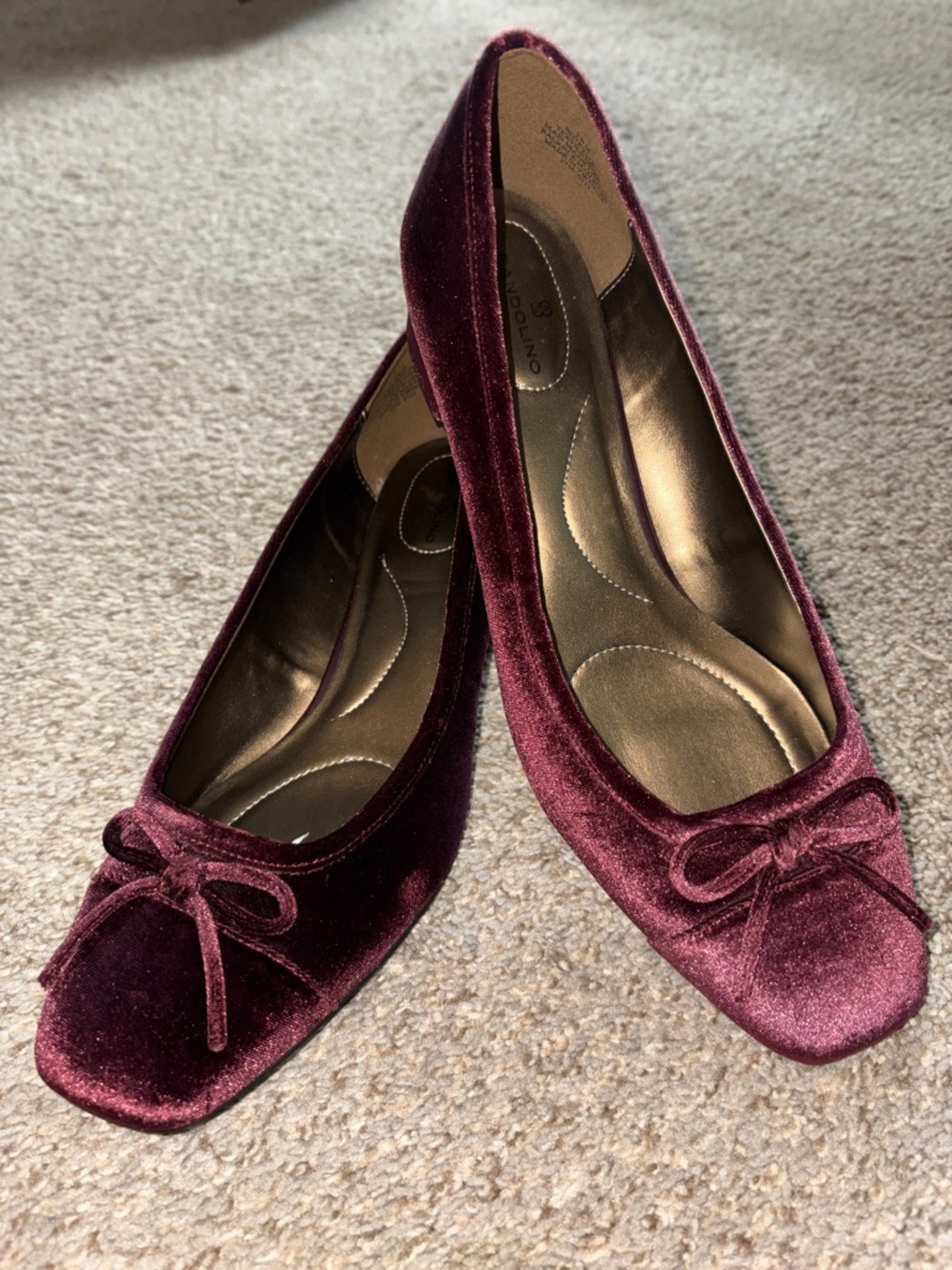 Bandolino Velvet Ballet Flats with heal in Wine🩷new🩷